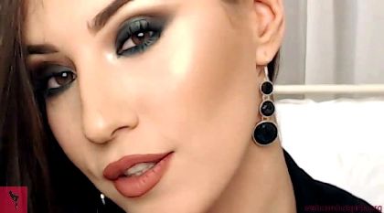 Awing Sweetheart Mascha